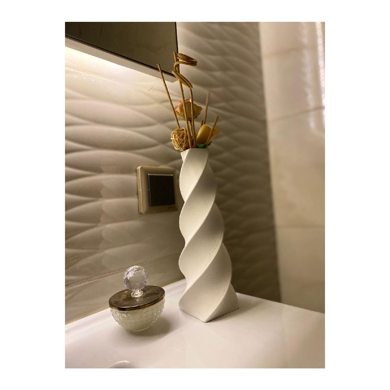 Ваза в скандинавском стиле белый